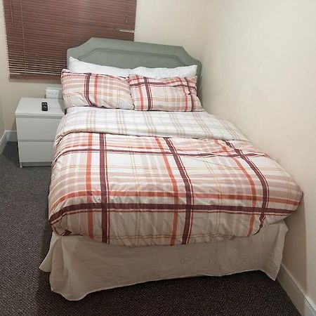 Justalf Facilities-Spacious 2-Bed Apartment In Thamesmead, Greenwich London Bagian luar foto