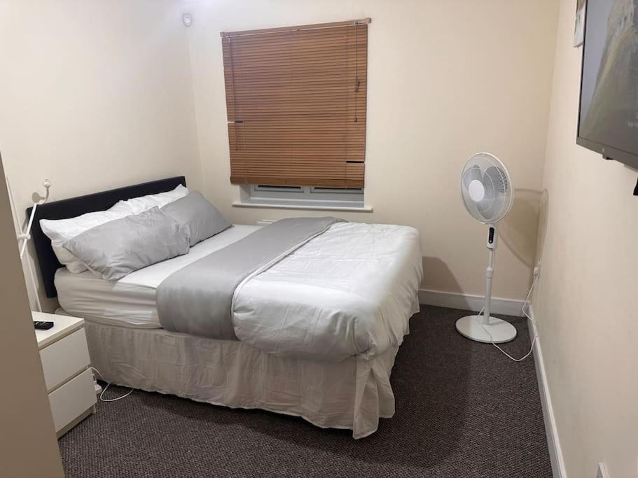 Justalf Facilities-Spacious 2-Bed Apartment In Thamesmead, Greenwich London Bagian luar foto