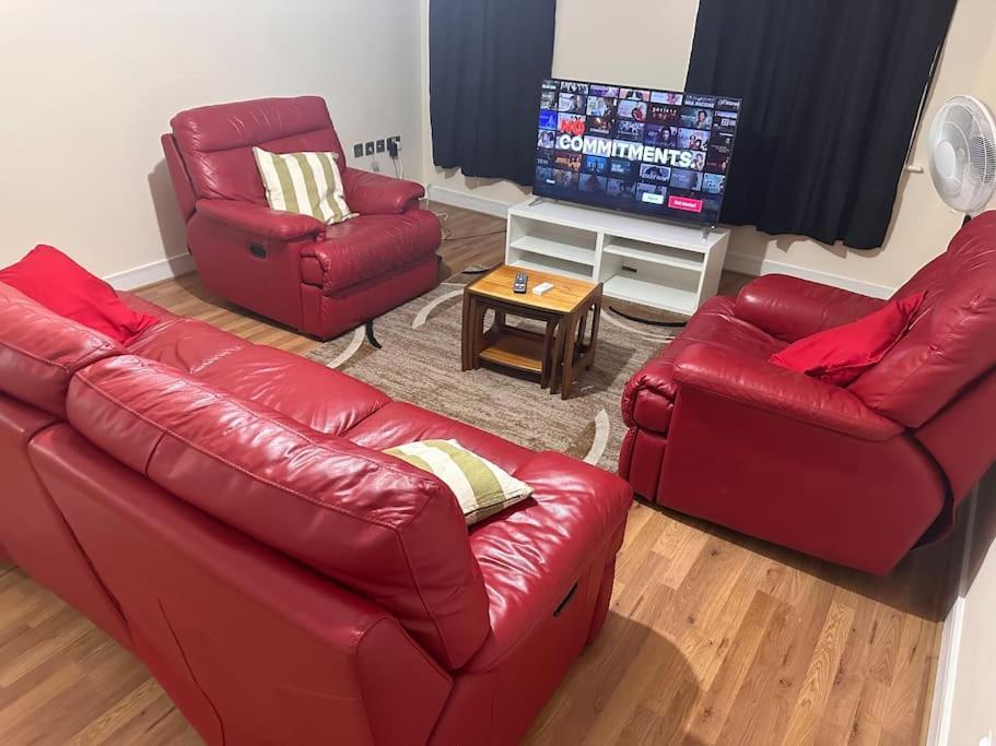 Justalf Facilities-Spacious 2-Bed Apartment In Thamesmead, Greenwich London Bagian luar foto