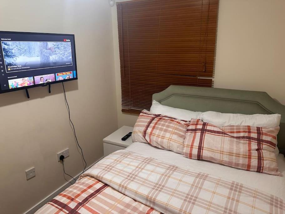 Justalf Facilities-Spacious 2-Bed Apartment In Thamesmead, Greenwich London Bagian luar foto