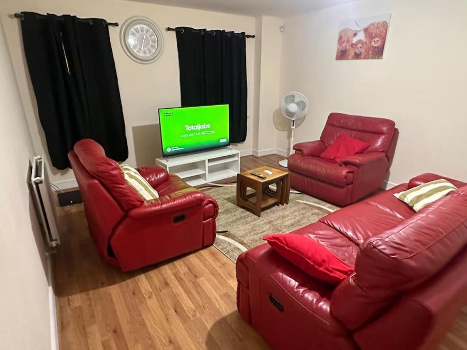 Justalf Facilities-Spacious 2-Bed Apartment In Thamesmead, Greenwich London Bagian luar foto