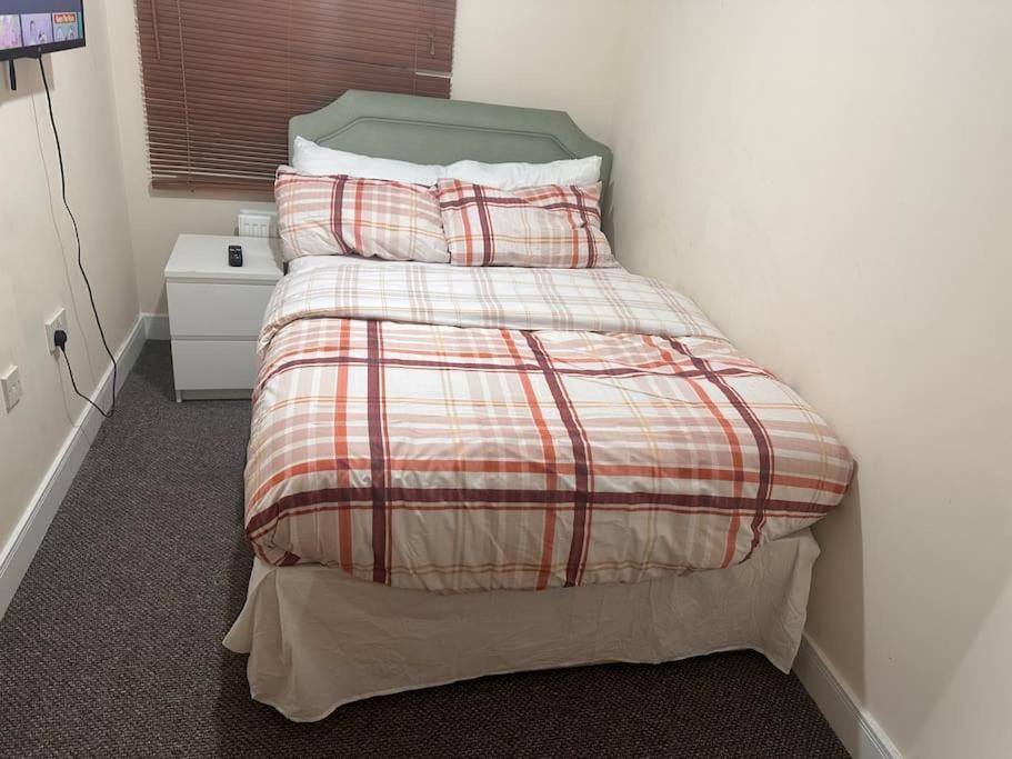 Justalf Facilities-Spacious 2-Bed Apartment In Thamesmead, Greenwich London Bagian luar foto