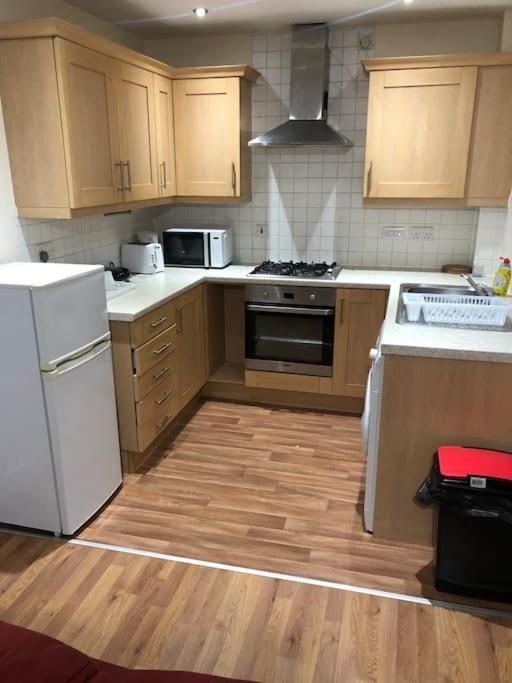Justalf Facilities-Spacious 2-Bed Apartment In Thamesmead, Greenwich London Bagian luar foto
